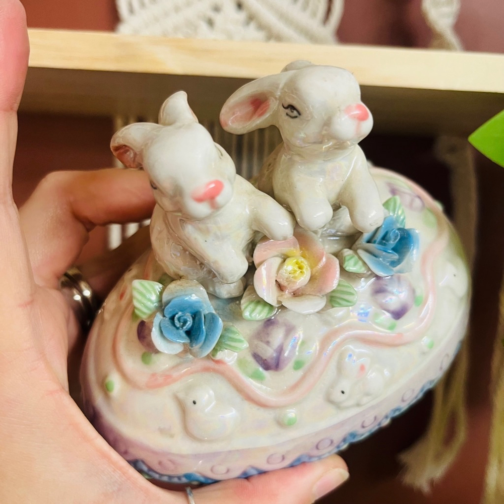 Easter Egg Trinket Box Bunny Rabbit Flowers Iridescent Finish Multicolor - Picture 9 of 9